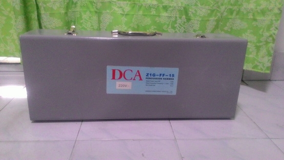 เครื่องสกัดคอนกรีตไฟฟ้าขนาด 16 โล (ตัวใหญ่) ผ่านการใช้งานมาน้อยมากๆครับ เครื่องสกัดคอนกรีตไฟฟ้าขนาด 16 โล (ตัวใหญ่) ผ่านการใช้งานมาน้อยมากๆครับ
