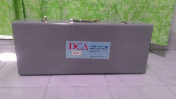 เครื่องสกัดคอนกรีตไฟฟ้าขนาด 16 โล (ตัวใหญ่) ผ่านการใช้งานมาน้อยมากๆครับ เครื่องสกัดคอนกรีตไฟฟ้าขนาด 16 โล (ตัวใหญ่) ผ่านการใช้งานมาน้อยมากๆครับ