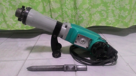 เครื่องสกัดคอนกรีตไฟฟ้าขนาด 16 โล (ตัวใหญ่) ผ่านการใช้งานมาน้อยมากๆครับ เครื่องสกัดคอนกรีตไฟฟ้าขนาด 16 โล (ตัวใหญ่) ผ่านการใช้งานมาน้อยมากๆครับ