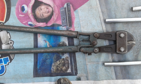 กรรไกรตัดเหล็กโลโซใหญ่สุดงานเก่า กรรไกรตัดเหล็กโลโซใหญ่สุดงานเก่า