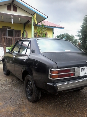 แยกขายประตูสี่บานไม่ผุภายในดีกระจกฟิมดีและขายกระโปรงหน้าหลัง