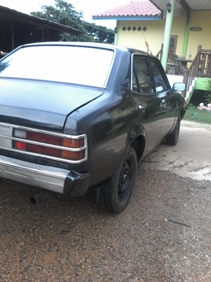 แยกขายประตูสี่บานไม่ผุภายในดีกระจกฟิมดีและขายกระโปรงหน้าหลัง