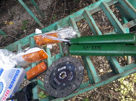 แยกขายประตูสี่บานไม่ผุภายในดีกระจกฟิมดีและขายกระโปรงหน้าหลัง