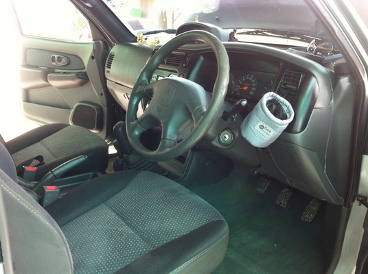 สตราด้า แกรนดิส 2001 4*4 ยกสูง สตราด้า แกรนดิส 2001 4*4 ยกสูง