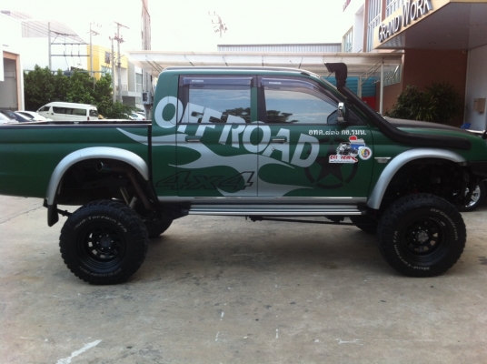 สตราด้า แกรนดิส 2001 4*4 ยกสูง สตราด้า แกรนดิส 2001 4*4 ยกสูง