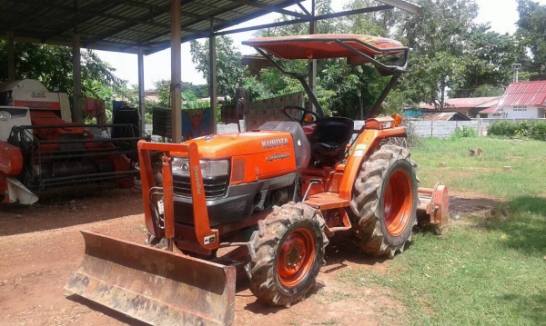 ขายรถไถ KUBOTA 3408 DI ปี 53 เอกสารเล่มทะเบียนครบ อุปกรณ์มี โรตารี่ ผาน 5 และผานดันหน้า