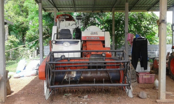 ขายรถเกี่ยวข้าว KUBOTA DC-60 พร้อมเทนเลอร์ลาก ราคาต่อรองได้ครับ