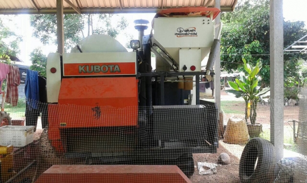 ขายรถเกี่ยวข้าว KUBOTA DC-60 พร้อมเทนเลอร์ลาก ราคาต่อรองได้ครับ