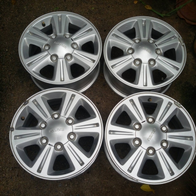 ล้อ isuzu ขอบ 15 ชุดล่ะ 7,800