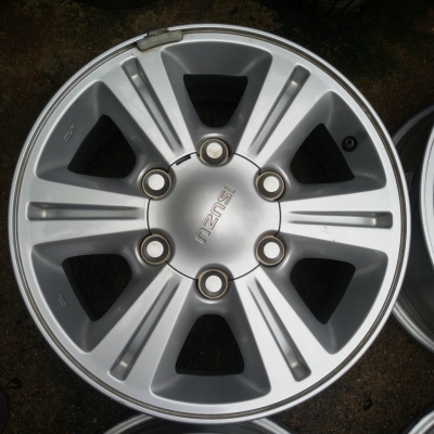 ล้อ isuzu ขอบ 15 ชุดล่ะ 7,800