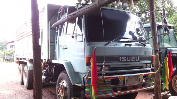 **810,000 บ.ต่อรอง/// 10ล้อ ISUZU ROCKY นางฟ้า 195 2เพลาดั้มเนียม **ขาย นางฟ้า ROCKY-195 10ล้อ2เพลาดั้มเนียม สภาพพร้อมใช้งาน ISUZU ROCKY FVZ32MZP R 6HE1-195HP เกียร์ZF นางฟ้าแท้ 195 เครื่องเดิม เกียร์เดิม เครื่องดี พอได้ครับ มีอ่อนอยู่ นิดๆครับ แรงดีอยุ่ค **810,000 บ.ต่อรอง/// 10ล้อ ISUZU ROCKY นางฟ้า 195 2เพลาดั้มเนียม **ขาย นางฟ้า ROCKY-195 10ล้อ2เพลาดั้มเนียม สภาพพร้อมใช้งาน ISUZU ROCKY FVZ32MZP R 6HE1-195HP เกียร์ZF นางฟ้าแท้ 195 เครื่องเดิม เกียร์เดิม เครื่องดี พอได้ครับ มีอ่อนอยู่ นิดๆครับ แรงดีอยุ่ค