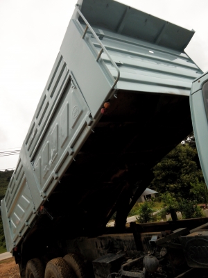 ขายชุดกระบะดัมพ์รถ 10 ล้อสามมิตรลอนเฉียงใส่อยู่กับ ISUZU ROCKY 195 แรงม้า ราคา 125000