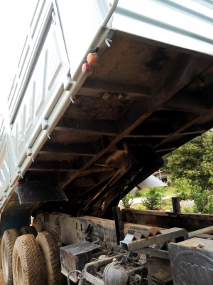 ขายชุดกระบะดัมพ์รถ 10 ล้อสามมิตรลอนเฉียงใส่อยู่กับ ISUZU ROCKY 195 แรงม้า ราคา 125000