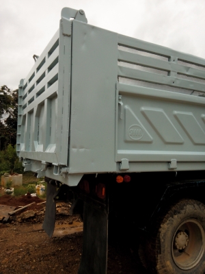 ขายชุดกระบะดัมพ์รถ 10 ล้อสามมิตรลอนเฉียงใส่อยู่กับ ISUZU ROCKY 195 แรงม้า ราคา 125000