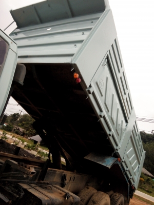 ขายชุดกระบะดัมพ์รถ 10 ล้อสามมิตรลอนเฉียงใส่อยู่กับ ISUZU ROCKY 195 แรงม้า ราคา 125000