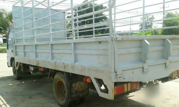 Isuzu npr 120 ฝาขาว  ขายด่วน 320,000 บาทคะ