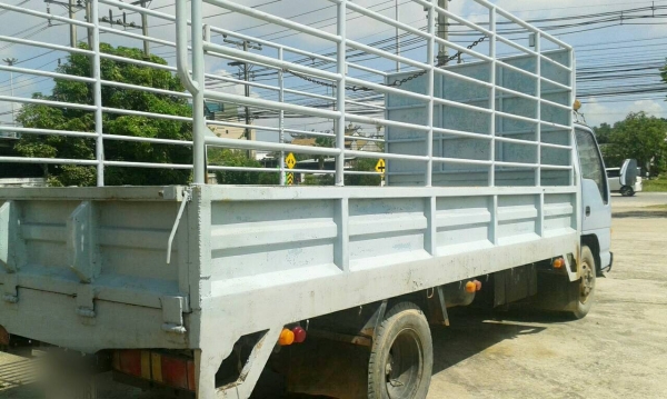 Isuzu npr 120 ฝาขาว  ขายด่วน 320,000 บาทคะ