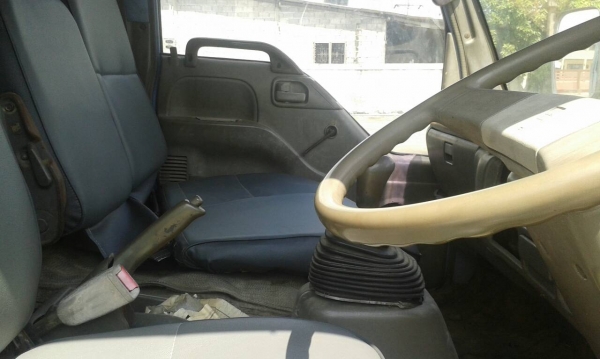 Isuzu npr 120 ฝาขาว  ขายด่วน 320,000 บาทคะ