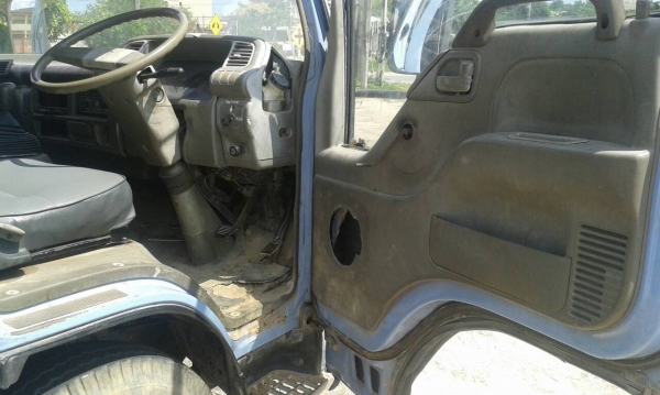 Isuzu npr 120 ฝาขาว  ขายด่วน 320,000 บาทคะ