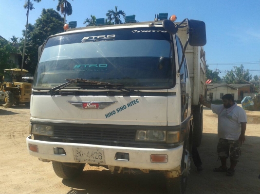 ขายรถบรรทุก 10 ล้อดัมพ์ HINO FM3H 195 แรงม้า ราคา 700000