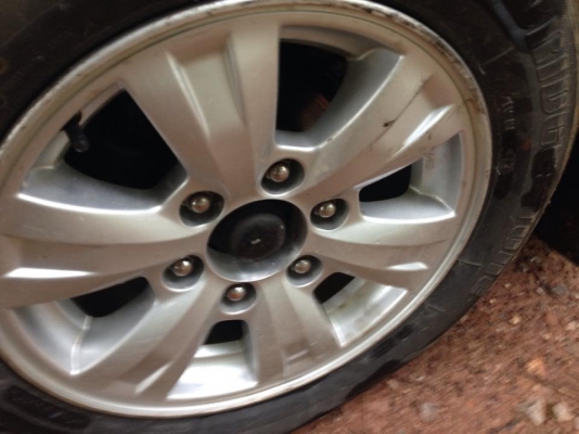 ขายล้อแม็กเดิมโรงงาน ถูกๆๆ พร้อมยาง ใช้ได้อีกนาน