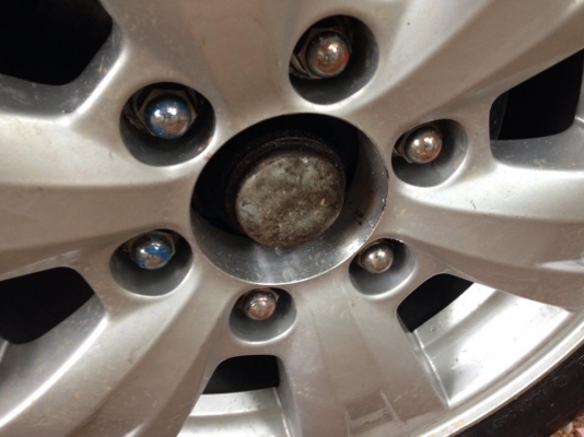 ขายล้อแม็กเดิมโรงงาน ถูกๆๆ พร้อมยาง ใช้ได้อีกนาน