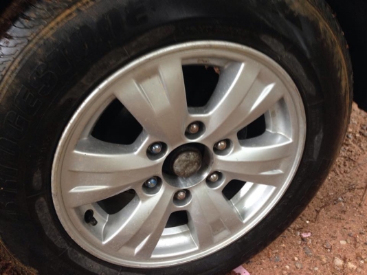 ขายล้อแม็กเดิมโรงงาน ถูกๆๆ พร้อมยาง ใช้ได้อีกนาน