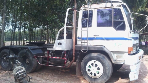 ขายดาวน์รถบรรทุก 10 ล้อหัวลาก MITSUBISHI FN527M-TG1270 220 แรงม้า ขายดาวน์ 180000