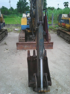 ขายแบ็คโฮ  KOMATSU   PC30-6 ใช้งานได้ดีราคาถูกๆ
