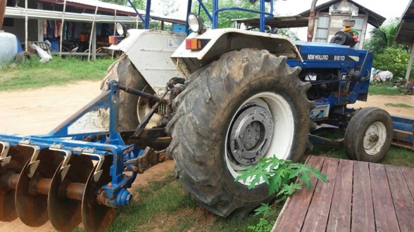 ขายรถไถ FORD 6600 เครื่องT5 สภาพพร้อมใช้งาน เอกสารเล่มทะเบียนพร้อมโอน  สนใจโทร 090-8588220คุณนะ 093-3258446คุณบิว หรือเข้าดูสินค้าอื่นๆได้ที่ www.truck.in.th/498 หรือเพจFacebook ณรงค์ ซื้อขายรถมือสอง (เว็บไซต์ส่วนตัว) หรือFacebook ตลาดรถมือสอง คุณนะ