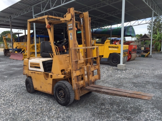 ขายรถฟอร์คลิฟต์ Komatsuรุ่น FD15-1นำเข้าจากญี่ปุ่น ไม่เคยใช้งานในไทย มีเอกสารพร้อมจดทะเบียน เครื่องดีเซล4สูบ เสาสูง3เมตร สภาพดีพร้อมใช้งาน ขาย130000บาท