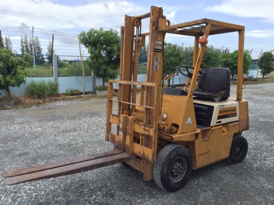 ขายรถฟอร์คลิฟต์ Komatsuรุ่น FD15-1นำเข้าจากญี่ปุ่น ไม่เคยใช้งานในไทย มีเอกสารพร้อมจดทะเบียน เครื่องดีเซล4สูบ เสาสูง3เมตร สภาพดีพร้อมใช้งาน ขาย130000บาท