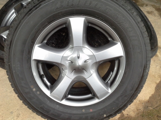 อีซูซุวีครอสบ้ายแดงขอบ 17"