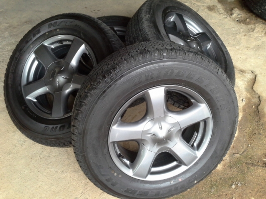 อีซูซุวีครอสบ้ายแดงขอบ 17"