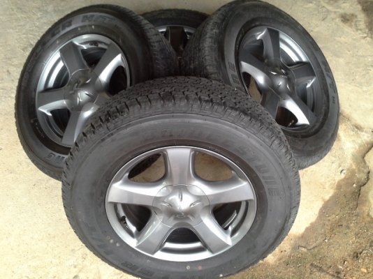 อีซูซุวีครอสบ้ายแดงขอบ 17"