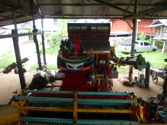 ขายรถเกี่ยวข้าวเกษตรพัฒนา อุ้ม2.5ตัน ตัวเดิน10 เพลาใหญ่ 210 ปั้มอิตั้นคู่22