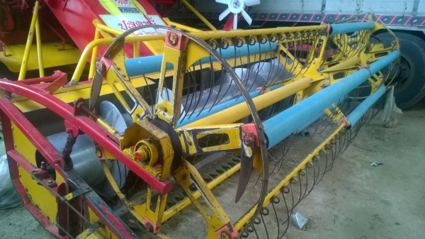 ขายรถเกี่ยวอุ้มข้าว3ตันเกษตรพัตนาเครืองJO8Cรถสวยมากๆๆปี56