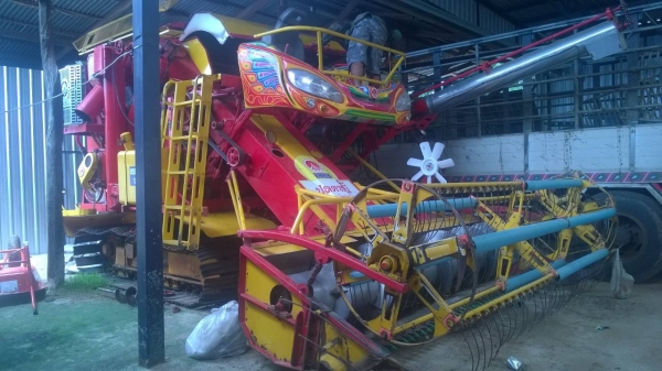 ขายรถเกี่ยวอุ้มข้าว3ตันเกษตรพัตนาเครืองJO8Cรถสวยมากๆๆปี56