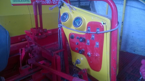 ขายรถเกี่ยวอุ้มข้าว3ตันเกษตรพัตนาเครืองJO8Cรถสวยมากๆๆปี56