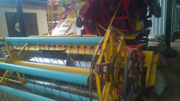 ขายรถเกี่ยวอุ้มข้าว3ตันเกษตรพัตนาเครืองJO8Cรถสวยมากๆๆปี56