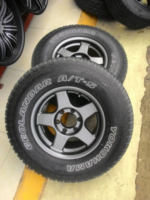 ขายด่วน เบรนท์เล่ขอบ16 พร้อมยาง yoko 265-70-16 ปี13 สภาพเกือบ100เปอเซน