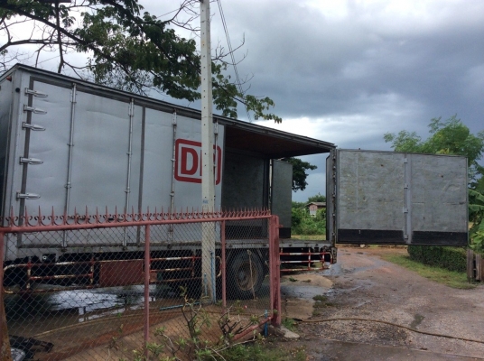 ตู้ 10บาน ไม่มีเสากลาง  ครัทซีกว้าง 0.86  ม. กว้าง 2.4 ม.ยาว7.5 ม.สูง 2.5 ม. ขาย 70,000 บาท (ศุภากร 081-1903107,081-4252943)