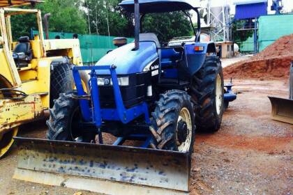 ขายรถไถ NewHolland Ts 90  2 เพลา