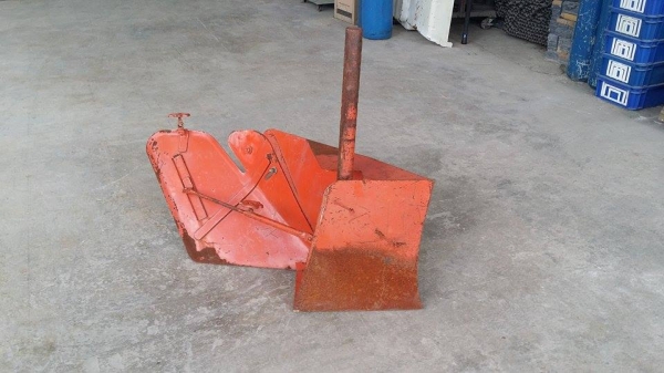 นำเข้าจากญี่ปุ่น ตัวแหวกร่องด้านเดียว เก่าญี่ปุ่น ใช้ติดกับรถไถเดินตาม หรือรถพรวนดิน ช่วยในการขึ้นร่องไถได้ง่าย