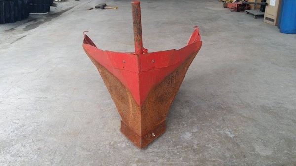 นำเข้าจากญี่ปุ่น ตัวแหวกร่อง เก่าญี่ปุ่น ใช้ติดกับรถไถเดินตาม หรือรถพรวนดิน ช่วยในการขึ้นร่องไถได้ง่ายและสะดวกขึ้น สภาพดี