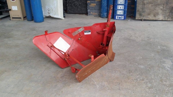 นำเข้าจากญี่ปุ่น ตัวแหวกร่อง เก่าญี่ปุ่น ใช้ติดกับรถไถเดินตาม หรือรถพรวนดิน ช่วยในการขึ้นร่องไถได้ง่ายและสะดวกขึ้น สภาพดี