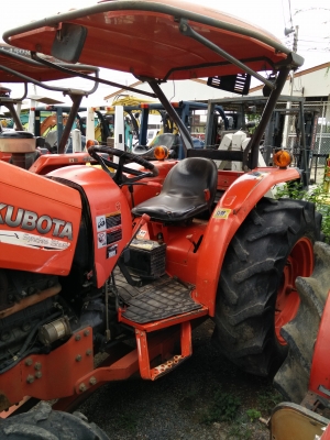 จัดมาอีกหนึ่งคันกับแทรกเตอร์ L4708 ราคาโดนๆ