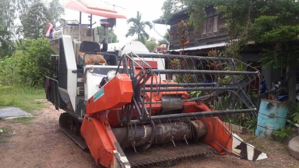 ขายรถเกี่ยว  KOBOTA DC60 ถูกๆ