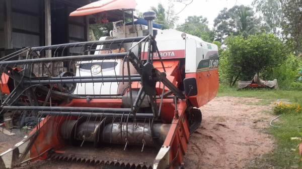 ขายรถเกี่ยว  KOBOTA DC60 ถูกๆ