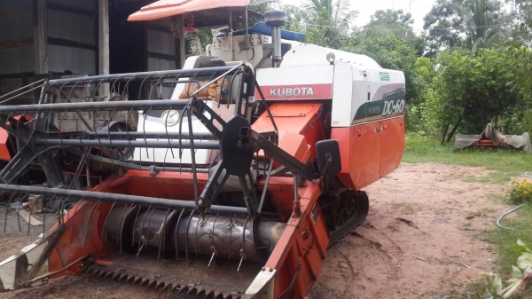 ขายรถเกี่ยว  KOBOTA DC60 ถูกๆ